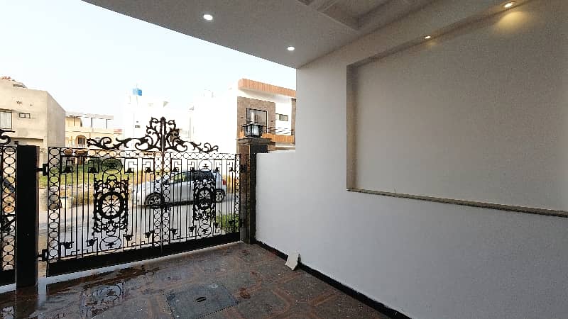 Prime Location A Centrally Located House Is Available For sale In Lahore 6