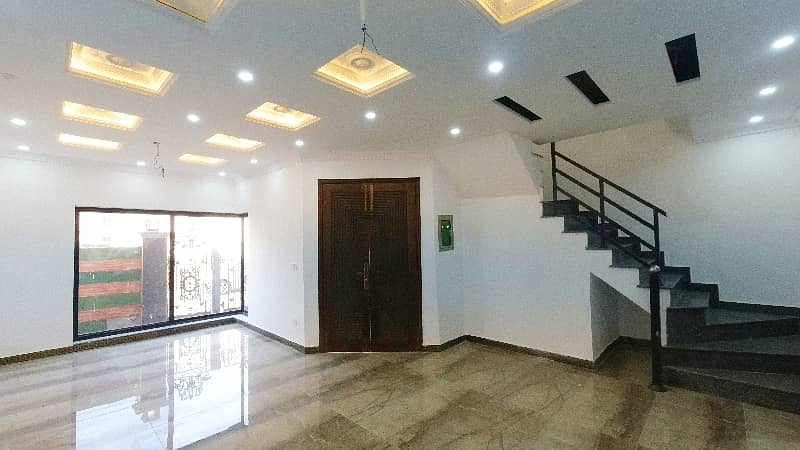 Prime Location A Centrally Located House Is Available For sale In Lahore 10