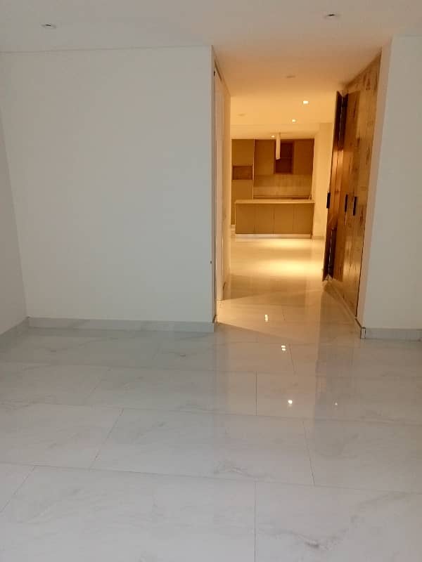 Gulberg Near Mm Alam Rd 912 Sqft Brand New Studio Apartment Is Available For Sale. 4