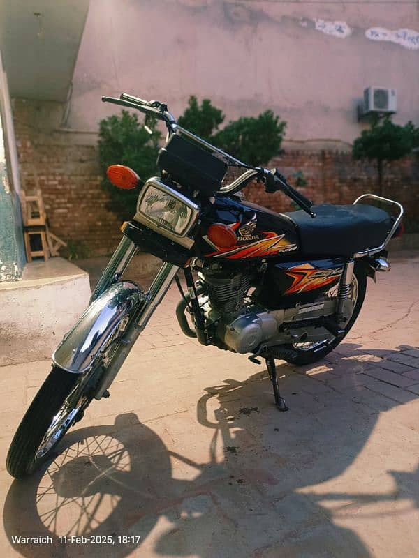 Honda CG 125 Black 2021 4