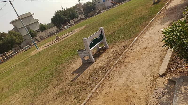 400 SQY PARK FACING PLOT MEERUT SOCIETY SECTOR 9/A, SCHEME 33, KARACHI 1