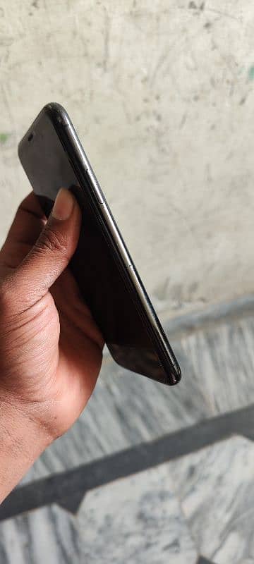 Iphone 11 pro max 256Gb nOn PTA 4