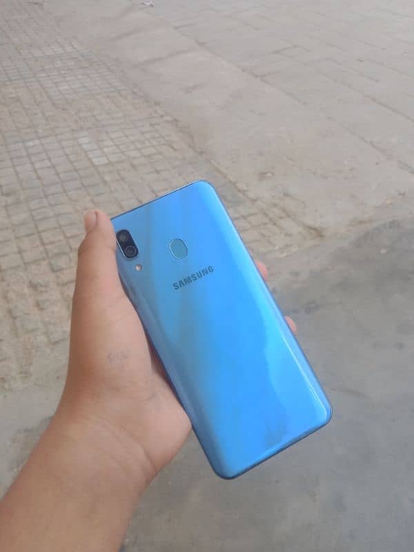 sumsang Galaxy A30 1