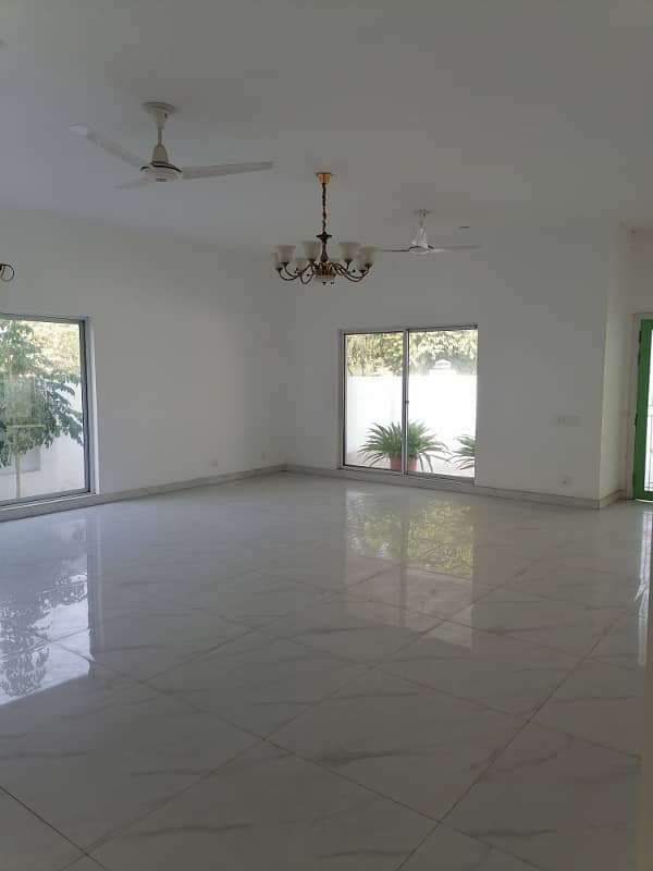 Dha 3 kanal 45000 sqft independent building is available on rent. 3