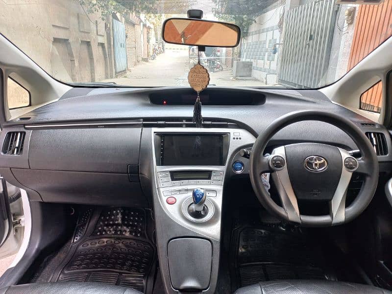 Toyota Prius 2015 9