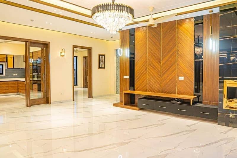 01 Kanal Slightly Used Well Maintained Like Brand New Most Elegant Bungalow For Sale In State Life Society Near to DHA Phase-5, Close To Park 6