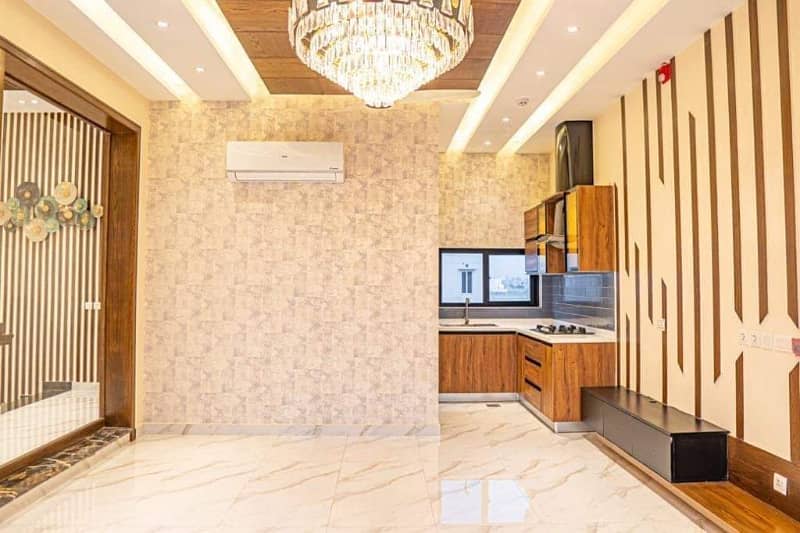 01 Kanal Slightly Used Well Maintained Like Brand New Most Elegant Bungalow For Sale In State Life Society Near to DHA Phase-5, Close To Park 15