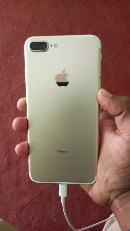 iPhone 7plus 10/10 condition golden color 0