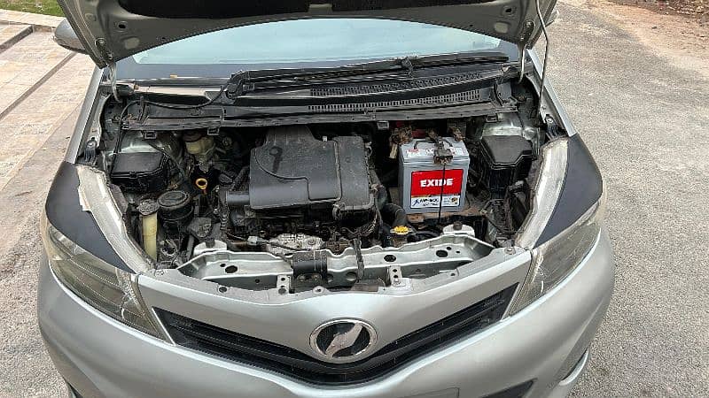 vitz car chaht bonnet diggi jeniune home usage car non accidental 4