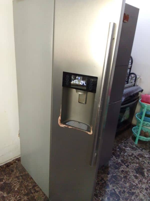 Fridge with ice cube maker and with touch screen 2