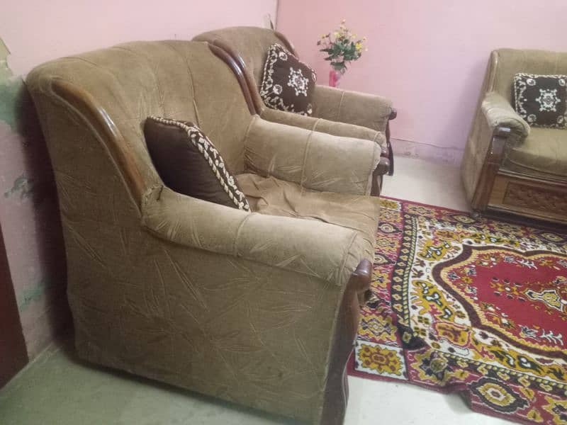 A 3 seater sofa and one seady and two 1 seater sofa| urgent sale 6