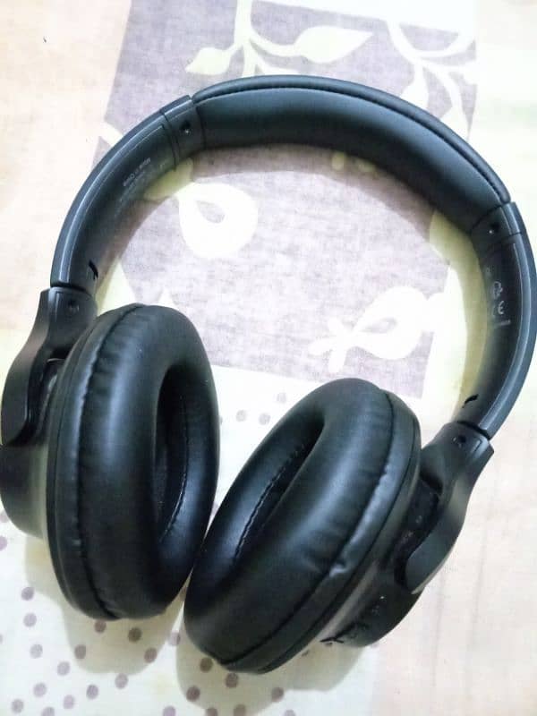 KVIDIO HEADPHONES 1