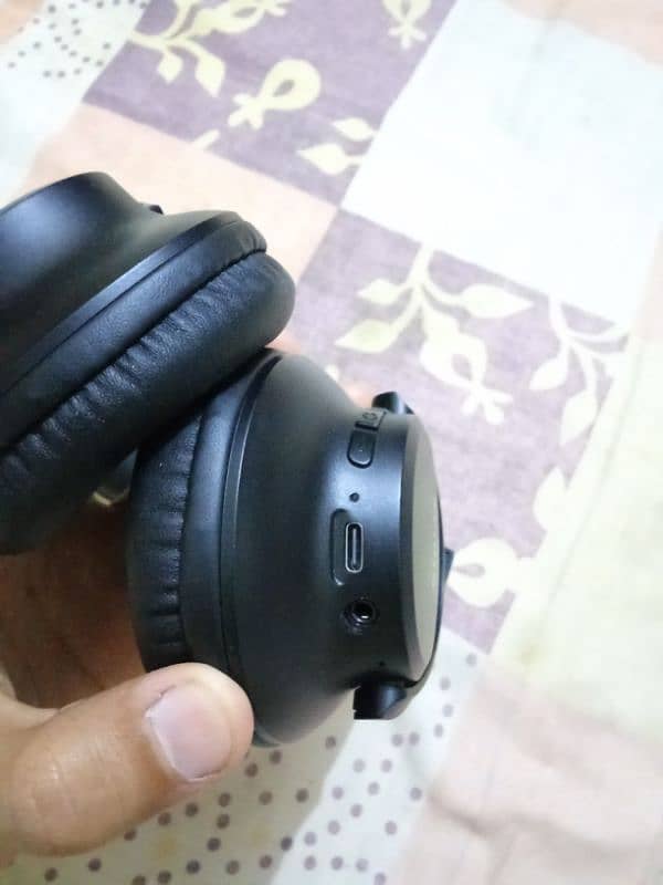 KVIDIO HEADPHONES 4