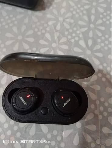 Bose Bluetooth good condition me hay 0/3/1/3/4/1/1/6/9/8/4 3