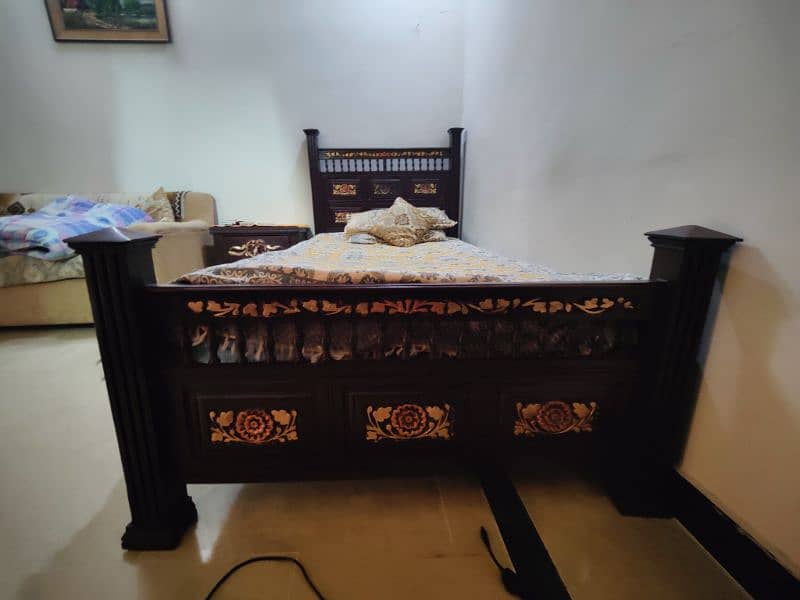 Chinioti Single wooden beds with mid table. . . 1