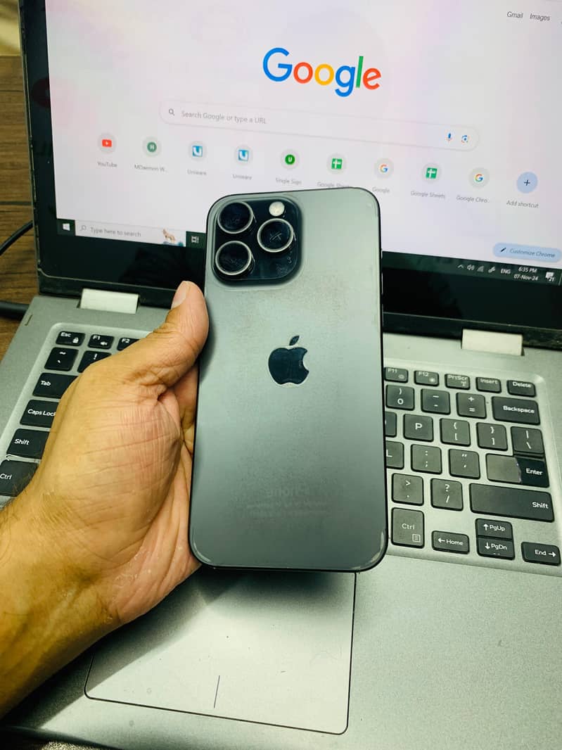 Apple iPhone 15 Pro Max 4