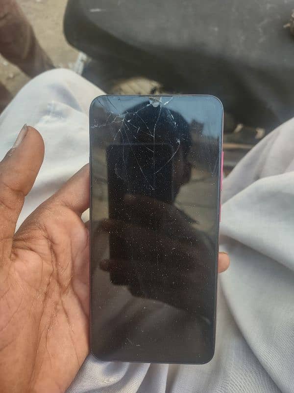 vivo y93 6gb 128gb all okay han panel tut gaya hai 0