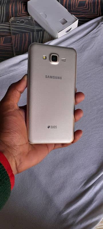 Samsung mobile j7 core 1