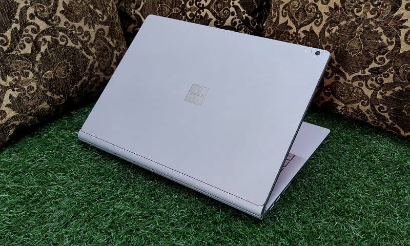 Microsoft Surface Laptop Core i5 6th Nvidia GeForce 4