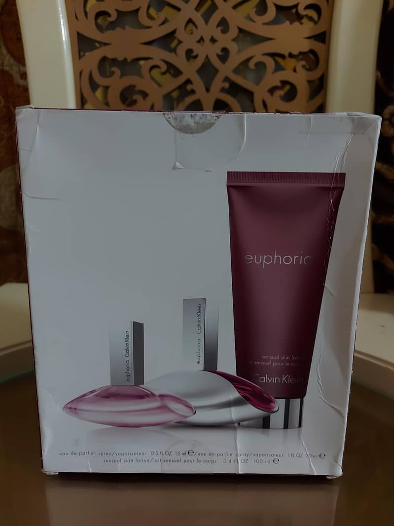 Calvin Klein Euphoria Perfume Set, EDP 30ml + EDP 15 ml + Body Lotion 2