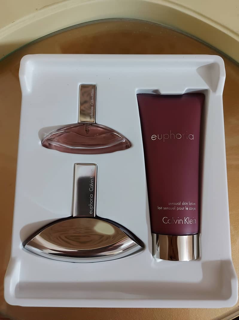 Calvin Klein Euphoria Perfume Set, EDP 30ml + EDP 15 ml + Body Lotion 4