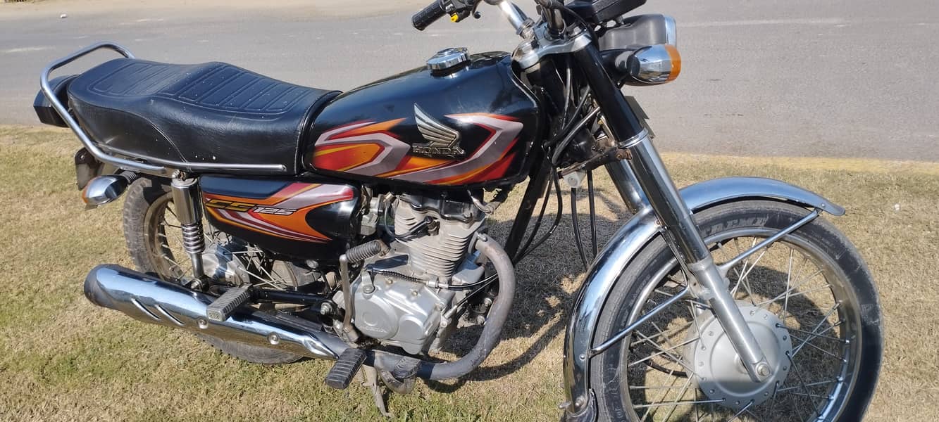 Honda 125 black 2022 urgent sale 1