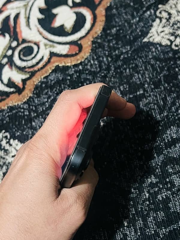 iphone 16 pro 256GB NON APPROVED 4