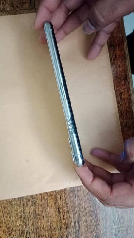 iphone 11 pro max Non PTA 7