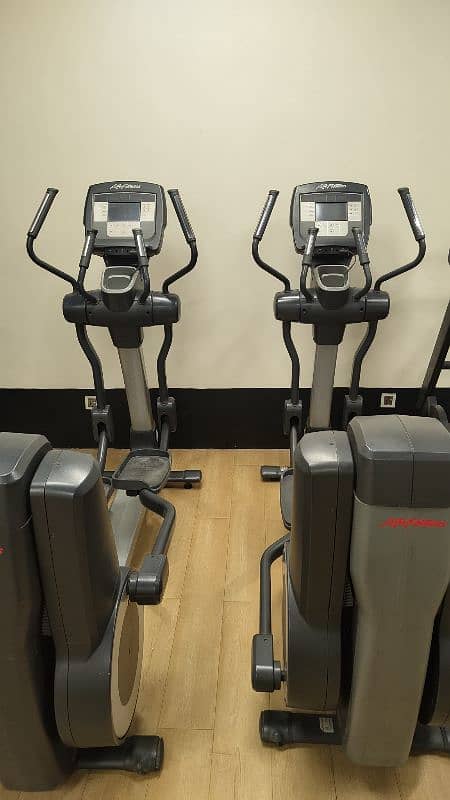 life fitness trademils elyptical bikes 4