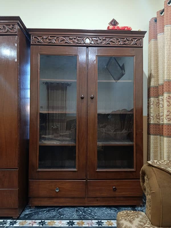 "Urgent Sale! Spacious Wardrobe Almari at a Great Price!" 0