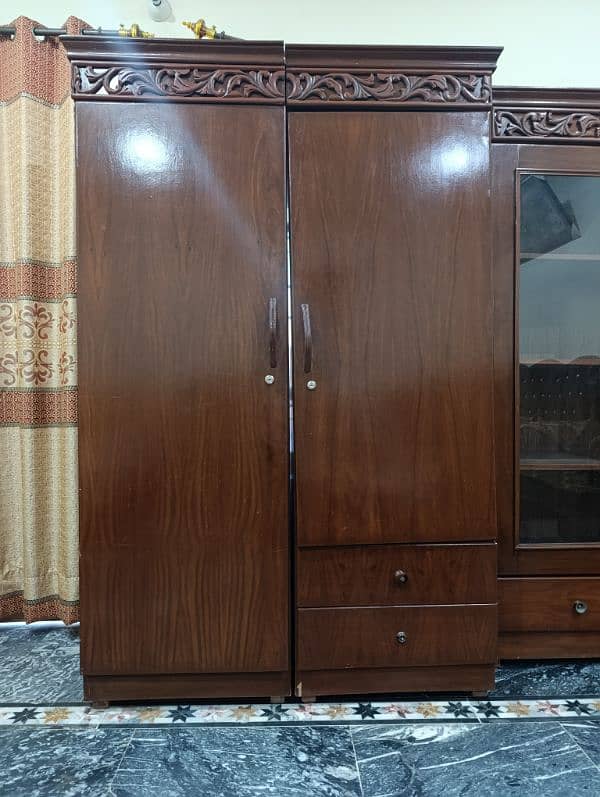 "Urgent Sale! Spacious Wardrobe Almari at a Great Price!" 1