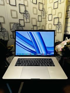 MacBook Pro 2017 Core i7 16/512