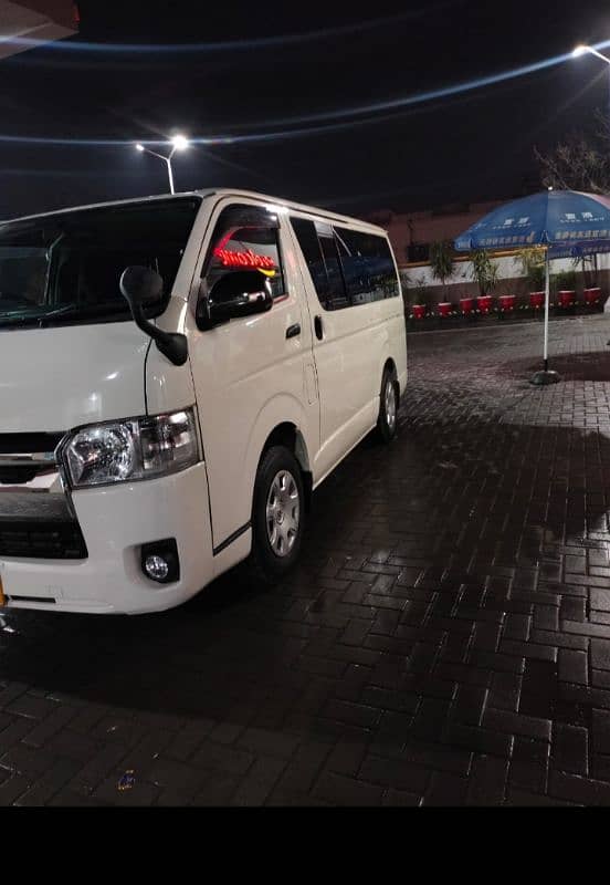 Toyota Hiace 2011 1