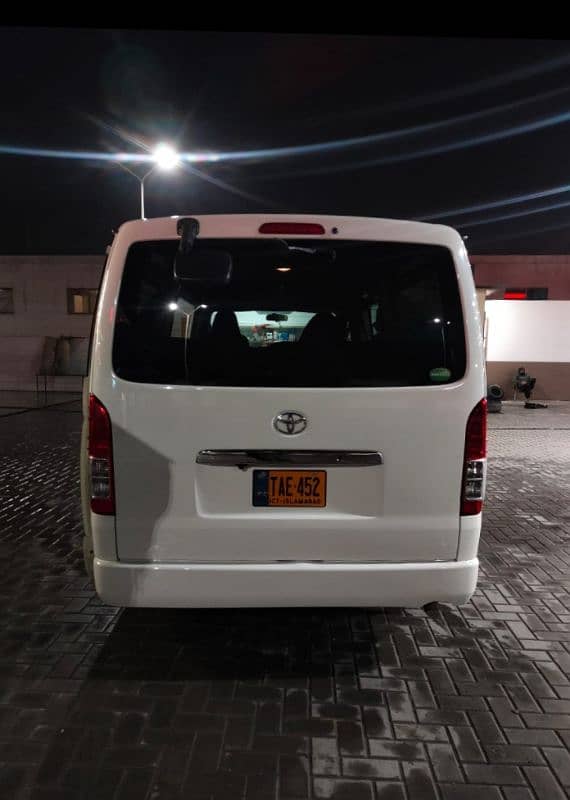 Toyota Hiace 2011 3