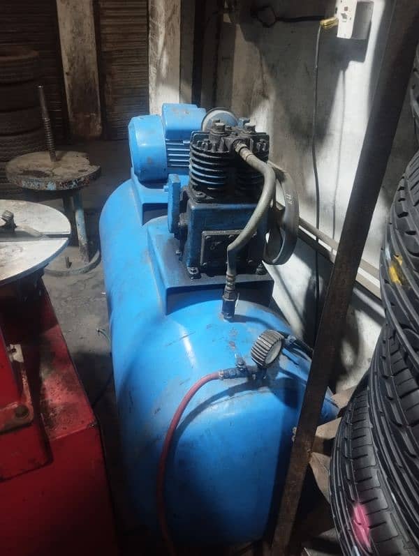 Tyre changer machine/Air compressor 4