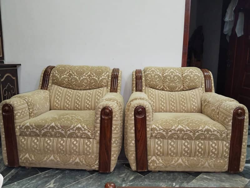 Slightly used 5 seater Sofa set 6