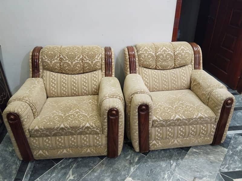 Slightly used 5 seater Sofa set 7