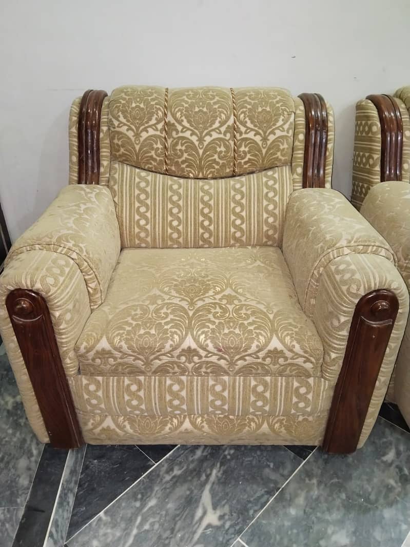 Slightly used 5 seater Sofa set 10