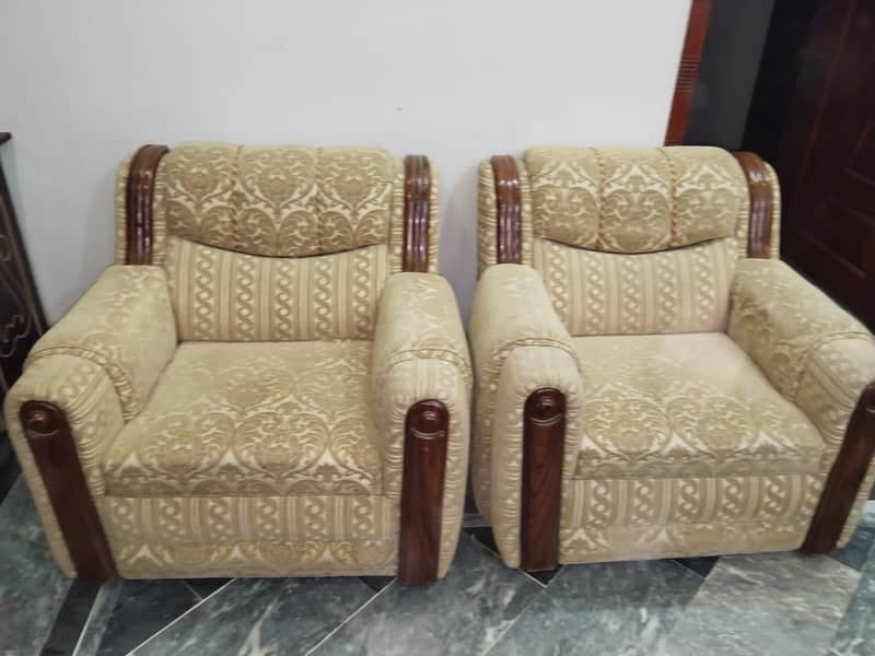 Slightly used 5 seater Sofa set 12