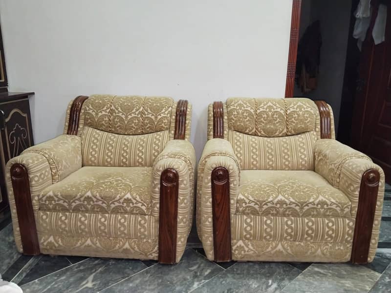 Slightly used 5 seater Sofa set 14