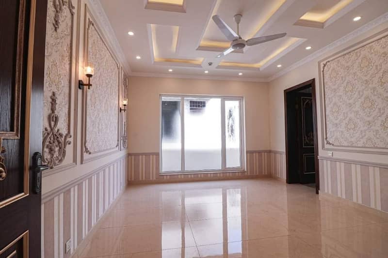 01 Kanal Slightly Used Well Maintained Like Brand New Most Elegant Bungalow For Sale In DHA Phase-5 Near To Park 10