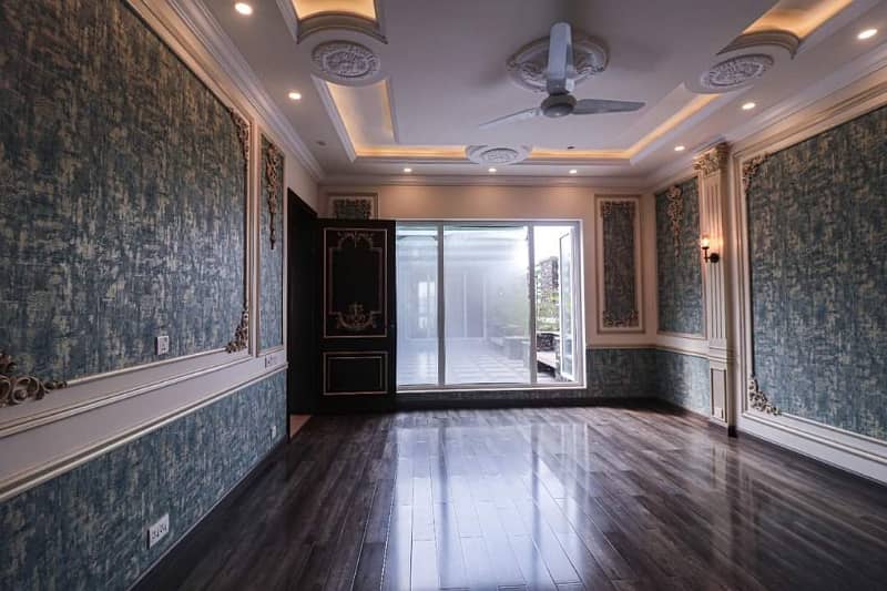 01 Kanal Slightly Used Well Maintained Like Brand New Most Elegant Bungalow For Sale In DHA Phase-5 Near To Park 16