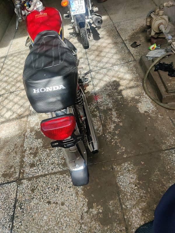 good condition koi awaz nhi with original docment all ok bike enginepk 6