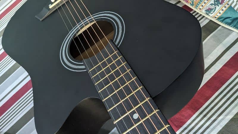 38 inches black guitar in good condition 5