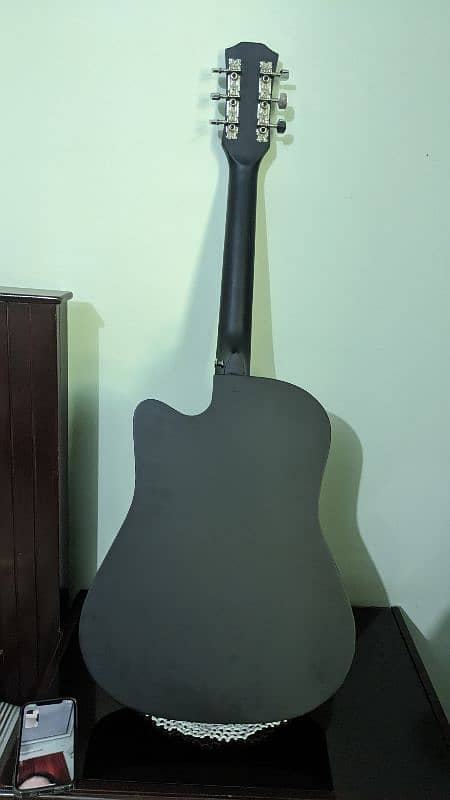 38 inches black guitar in good condition 6