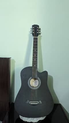 38 inches black guitar in good condition