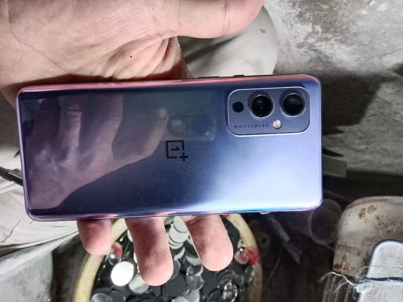 oneplus 9 5g . 12 ram 256 memory screen mein line hai 1