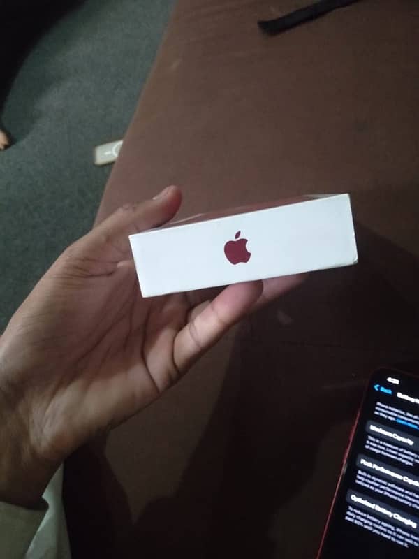 iPhone 13 128 Hn jv box Wala he 6