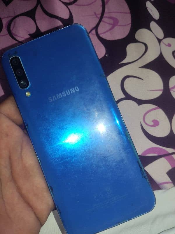 Samsung a50.4. 128 3