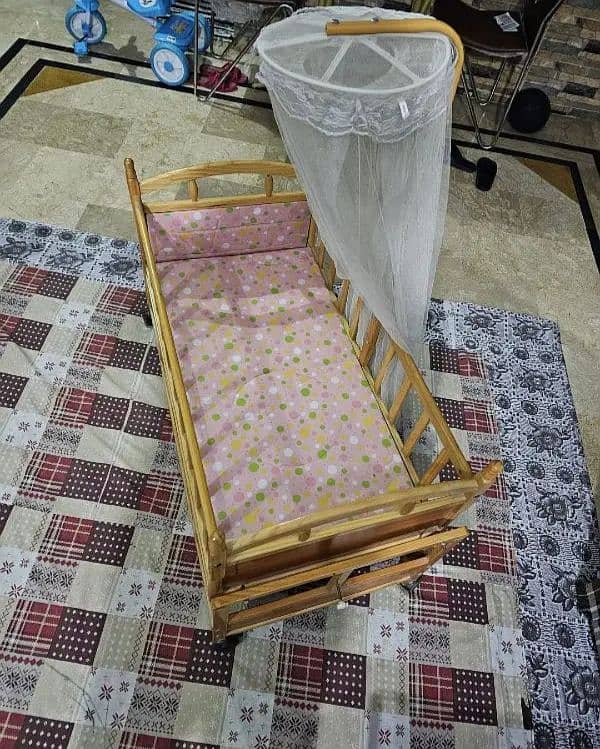 kids cot and swing bed 0